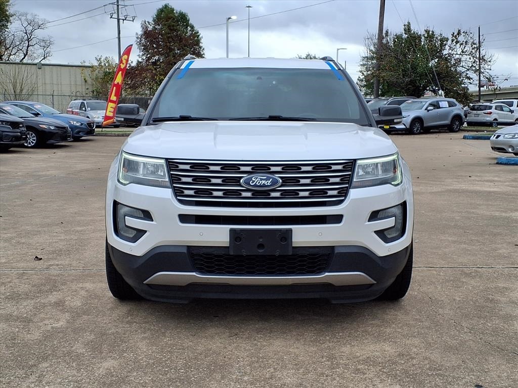 2017 Ford Explorer XLT White at Community Honda