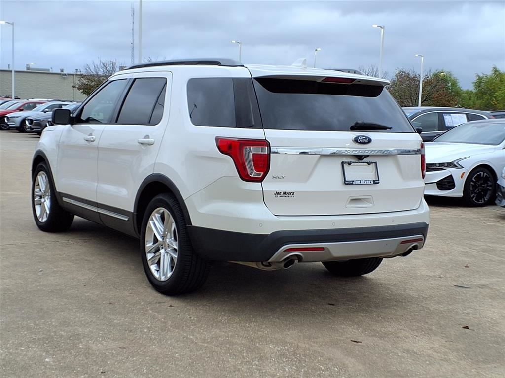 2017 Ford Explorer XLT White at Community Honda