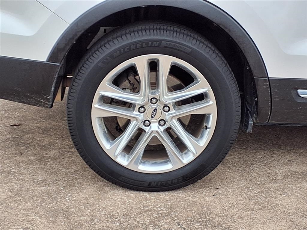 2017 Ford Explorer XLT White at Community Honda