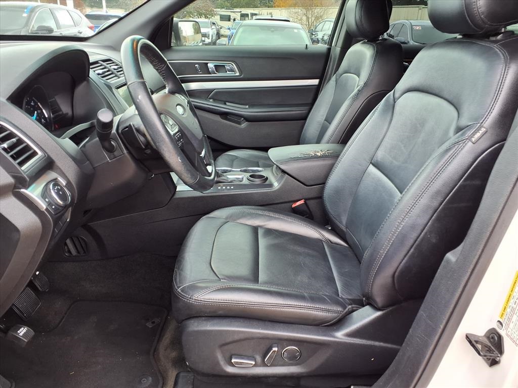 2017 Ford Explorer XLT White at Community Honda