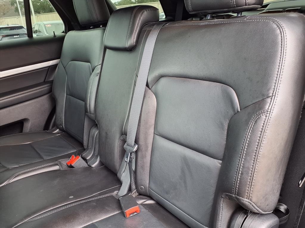 2017 Ford Explorer XLT White at Community Honda