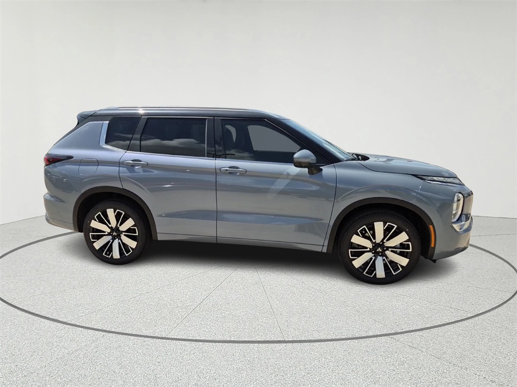 2025 Mitsubishi Outlander SEL - 3