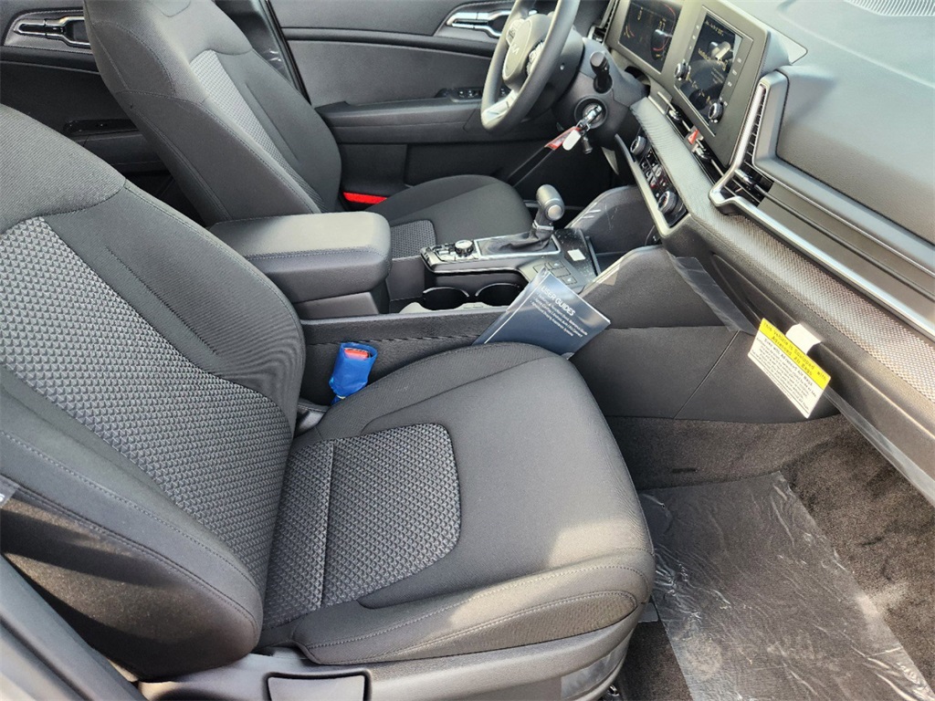 2025 Kia Sportage LX - 9
