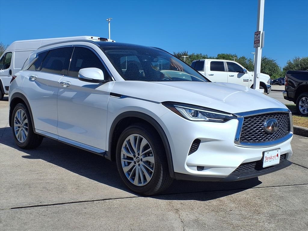 2024 INFINITI QX50 LUXE White at Gullo Toyota