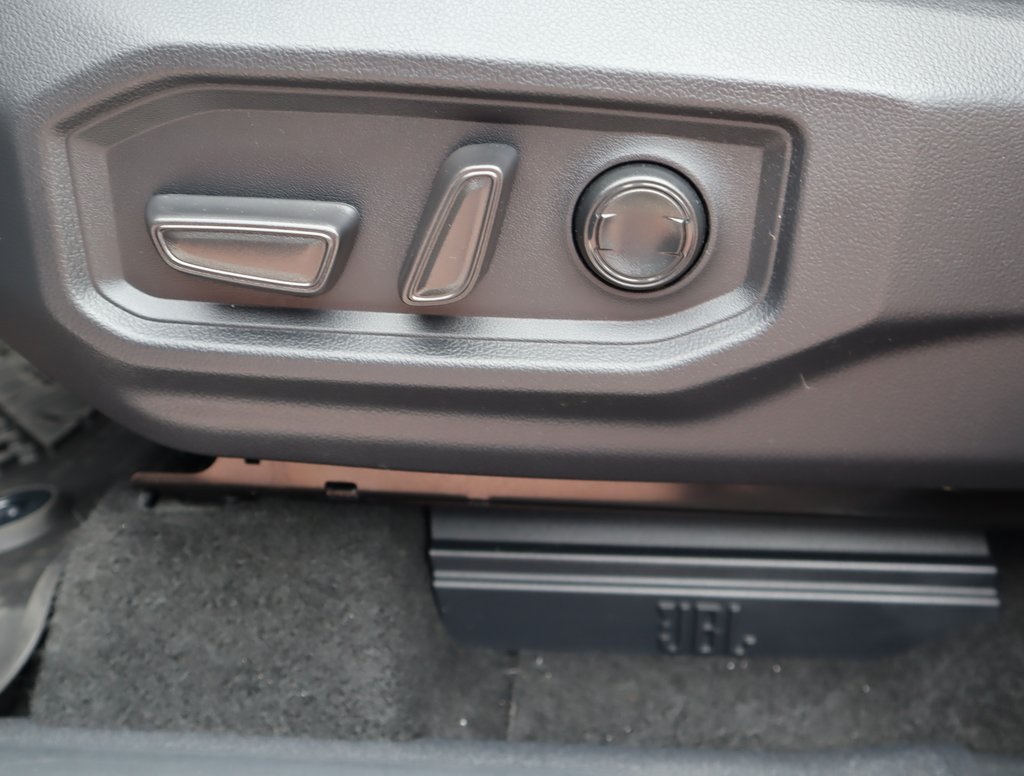 Thumbnail: 2023 Toyota Sequoia - 25