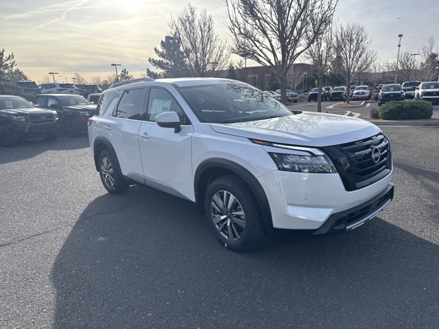 2025 Nissan Pathfinder SL's photo