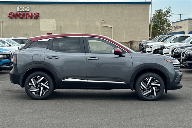 2025 Nissan Kicks SV photo 2