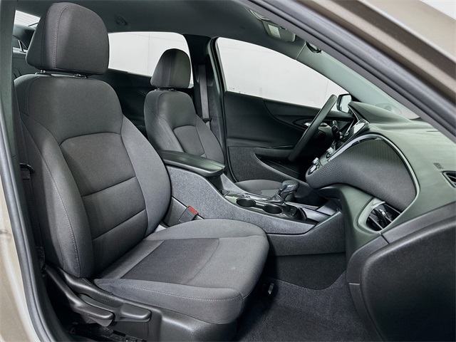 2023 Chevrolet Malibu 1LT photo 2