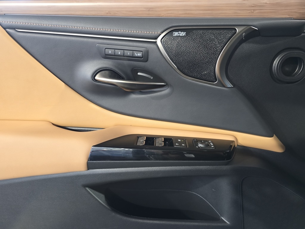 Thumbnail: 2023 Lexus ES - 12