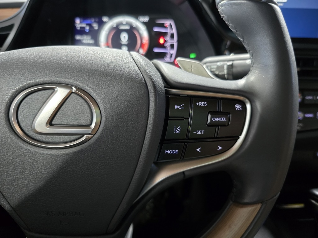 Thumbnail: 2023 Lexus ES - 17