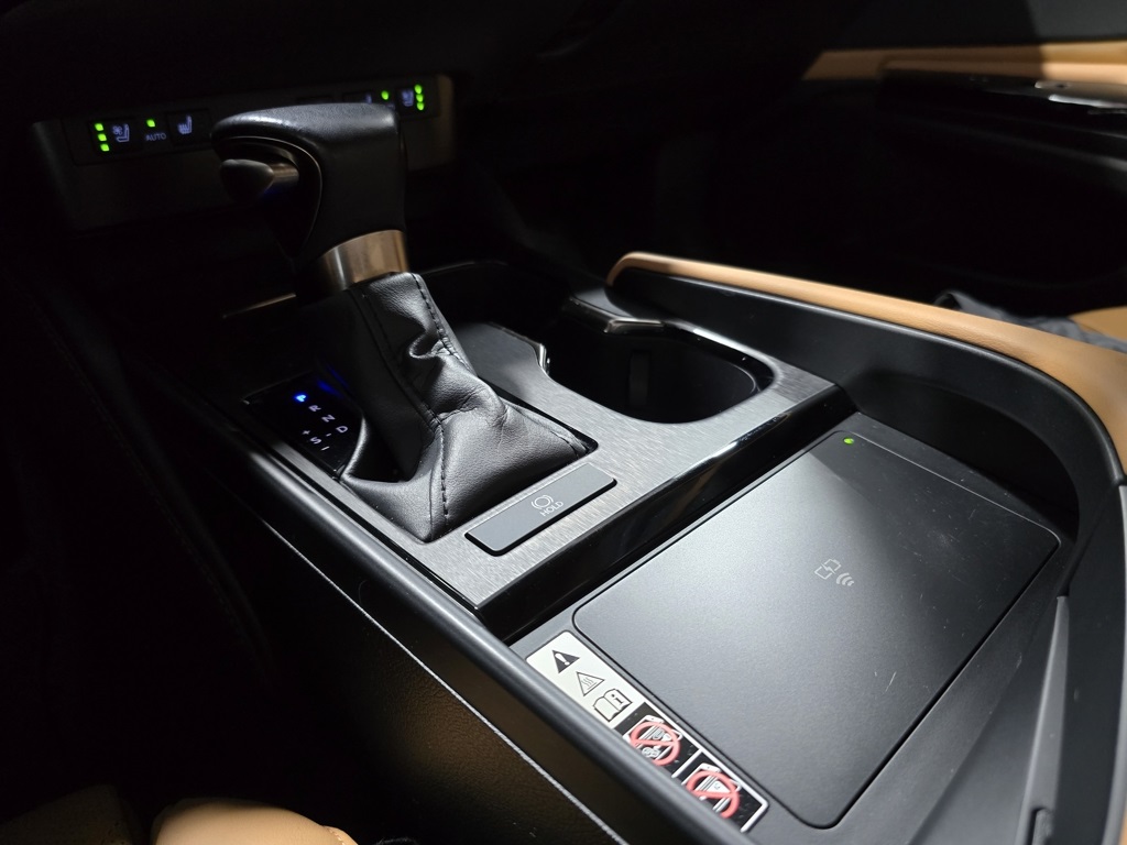 Thumbnail: 2023 Lexus ES - 24