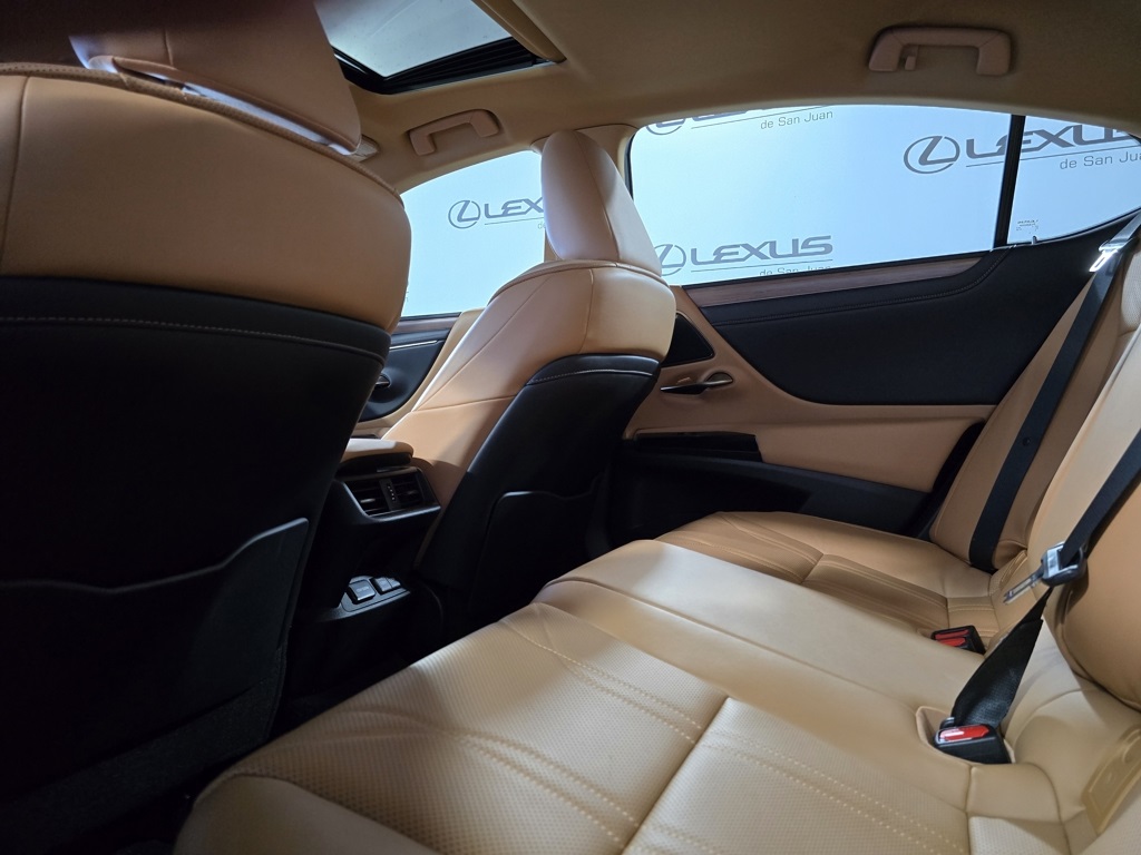 Thumbnail: 2023 Lexus ES - 26
