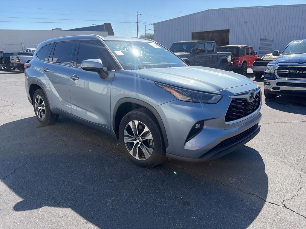 2022 Toyota Highlander XLE FWD