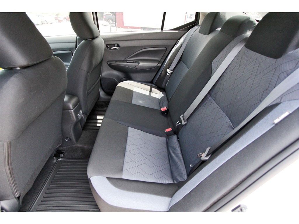 2025 Nissan Versa 1.6 SV - 6