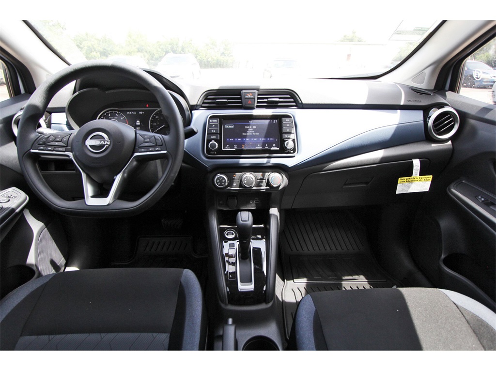 2025 Nissan Versa 1.6 SV - 8