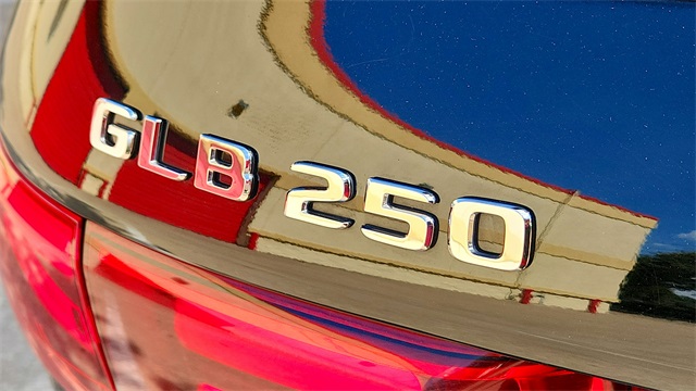 2025 Mercedes-Benz GLB