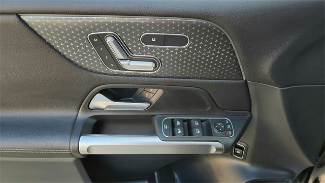 2025 Mercedes-Benz GLB