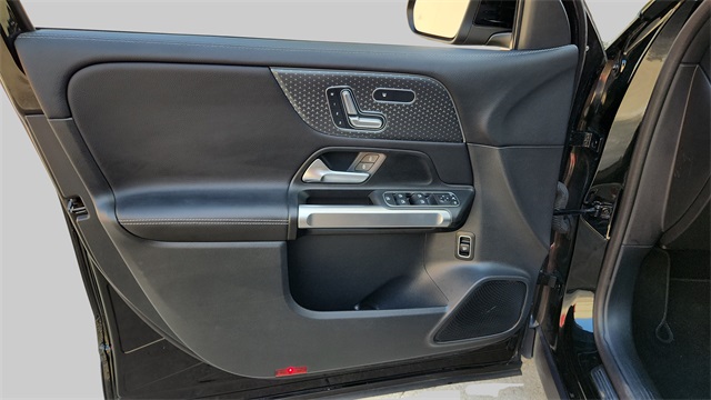 2025 Mercedes-Benz GLB