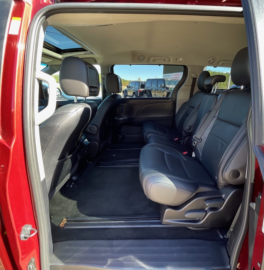 2016 Toyota Sienna SE Red at Bayway Cadillac Southwest
