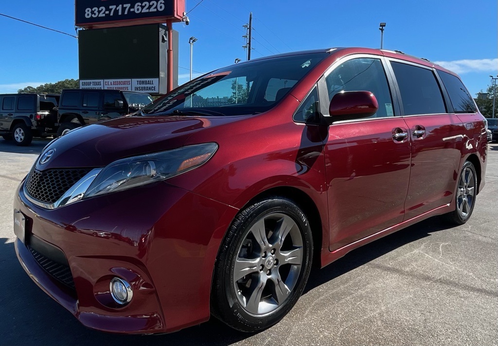 2016 Toyota Sienna SE Red at Bayway Cadillac Southwest