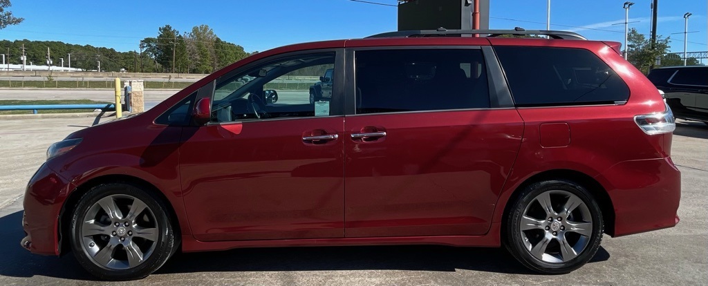 2016 Toyota Sienna SE Red at Bayway Cadillac Southwest