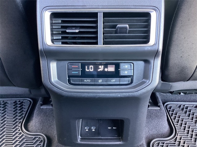 Used Car 2024 Volkswagen Atlas  2.0t Se W/technology For Sale Under $30,000 In San Antonio, Texas