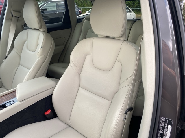 Used Car 2022 Volvo Xc60  B5 Momentum For Sale Under $30,000 In San Antonio, Texas