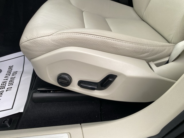 Used Car 2022 Volvo Xc60  B5 Momentum For Sale Under $30,000 In San Antonio, Texas