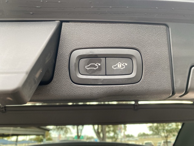 Used Car 2022 Volvo Xc60  B5 Momentum For Sale Under $30,000 In San Antonio, Texas