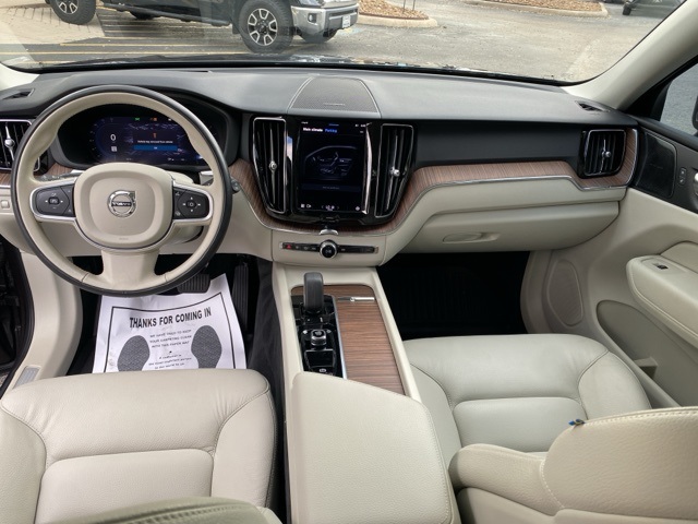 Used Car 2022 Volvo Xc60  B5 Momentum For Sale Under $30,000 In San Antonio, Texas