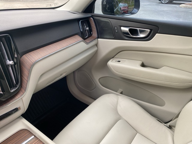 Used Car 2022 Volvo Xc60  B5 Momentum For Sale Under $30,000 In San Antonio, Texas