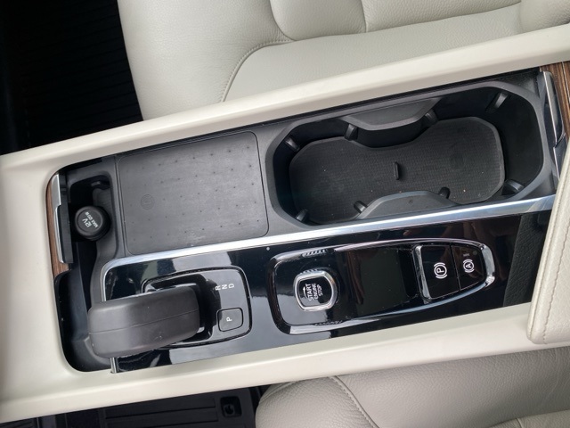 Used Car 2022 Volvo Xc60  B5 Momentum For Sale Under $30,000 In San Antonio, Texas