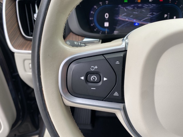 Used Car 2022 Volvo Xc60  B5 Momentum For Sale Under $30,000 In San Antonio, Texas