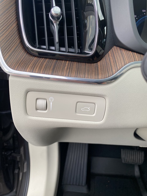 Used Car 2022 Volvo Xc60  B5 Momentum For Sale Under $30,000 In San Antonio, Texas