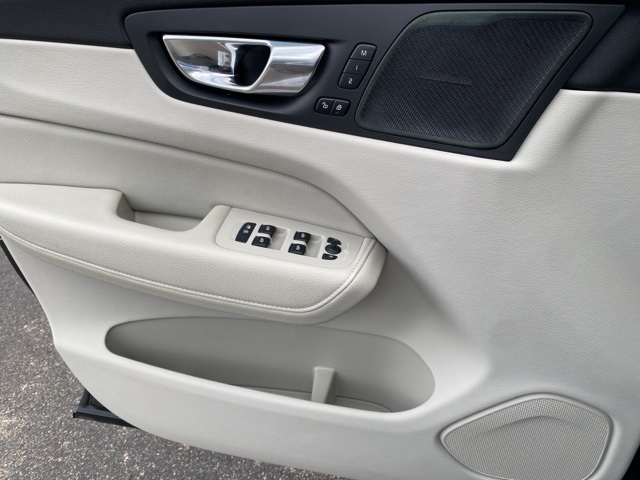 Used Car 2022 Volvo Xc60  B5 Momentum For Sale Under $30,000 In San Antonio, Texas