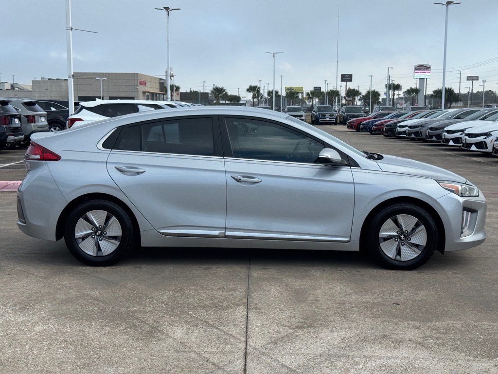 2022 Hyundai Ioniq Hybrid SE - 11