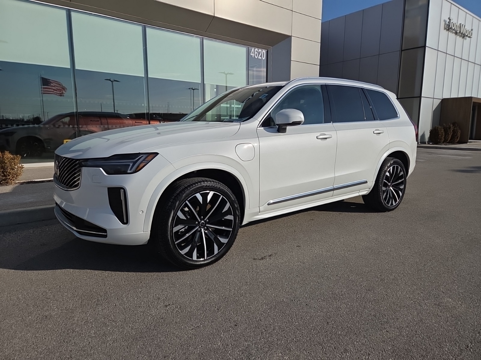 2025 Volvo XC90 Recharge T8 Plus Bright Theme 6-Passenger eAWD