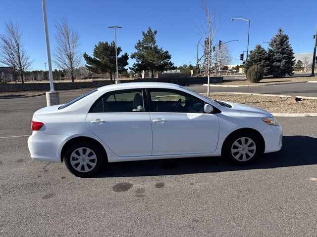 2011 Toyota Corolla photo 2