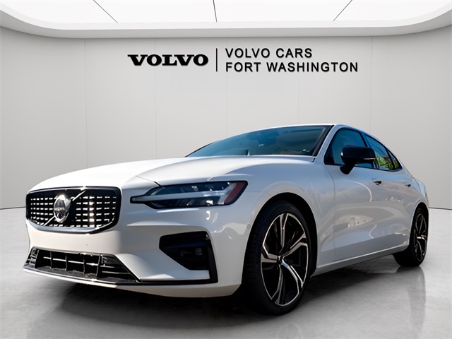 2023 Volvo S60 B5 Plus Dark Theme