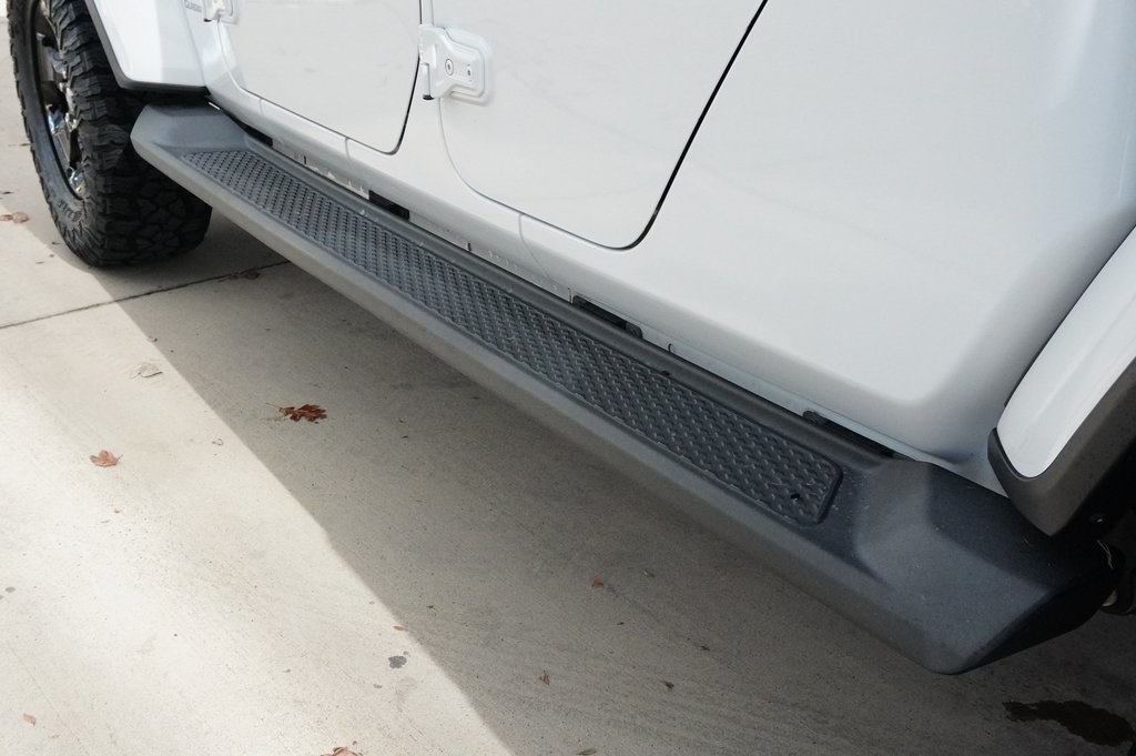 Used Car 2020 Jeep Gladiator  Overland For Sale Under $30,000 In Weatherford, Texas