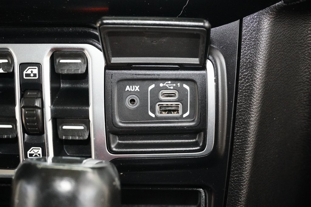 Used Car 2020 Jeep Gladiator  Overland For Sale Under $30,000 In Weatherford, Texas