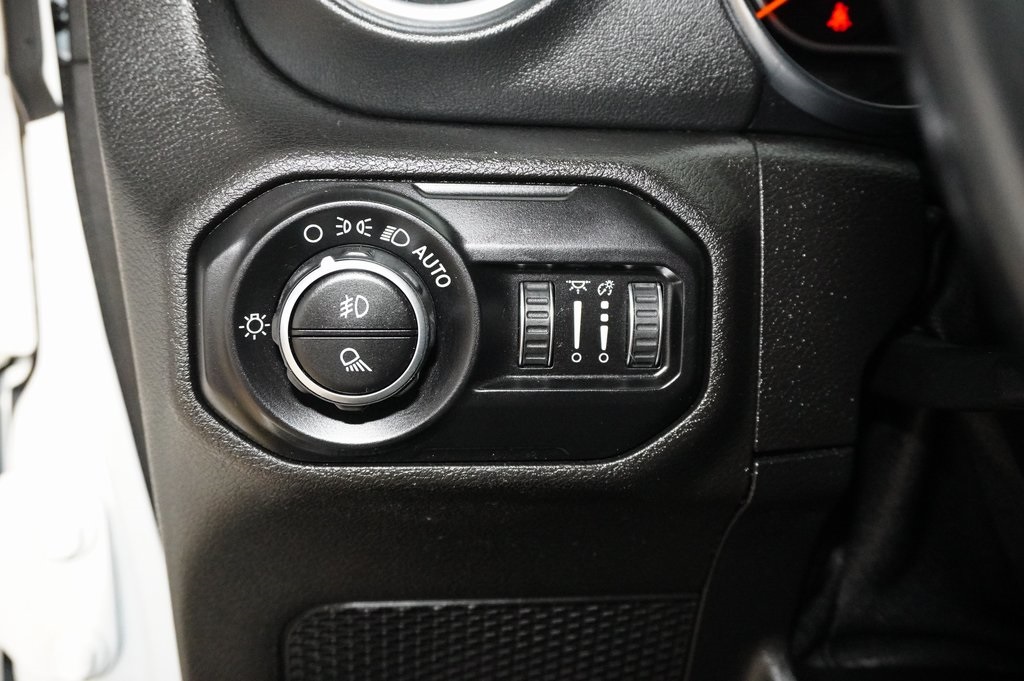 Used Car 2020 Jeep Gladiator  Overland For Sale Under $30,000 In Weatherford, Texas