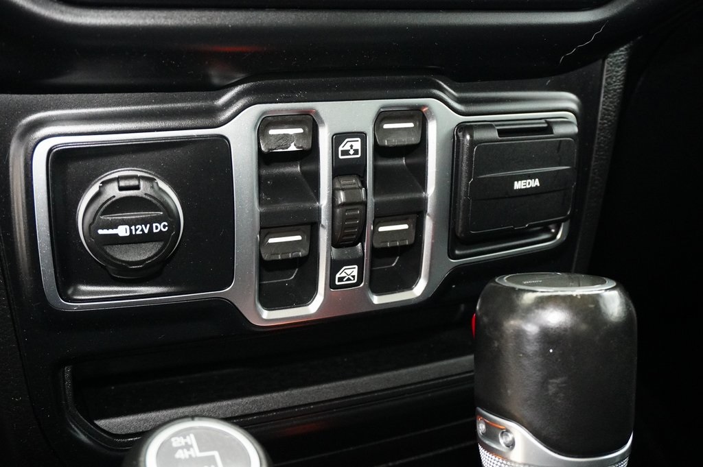 Used Car 2020 Jeep Gladiator  Overland For Sale Under $30,000 In Weatherford, Texas