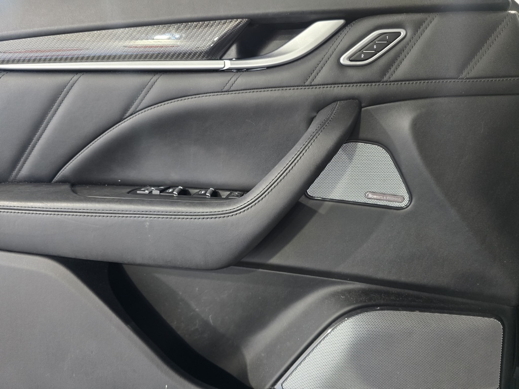 Thumbnail: 2021 Maserati Levante - 12