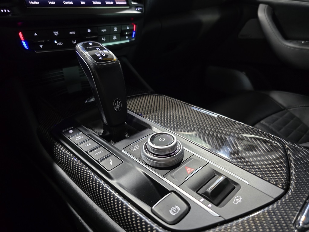 Thumbnail: 2021 Maserati Levante - 24