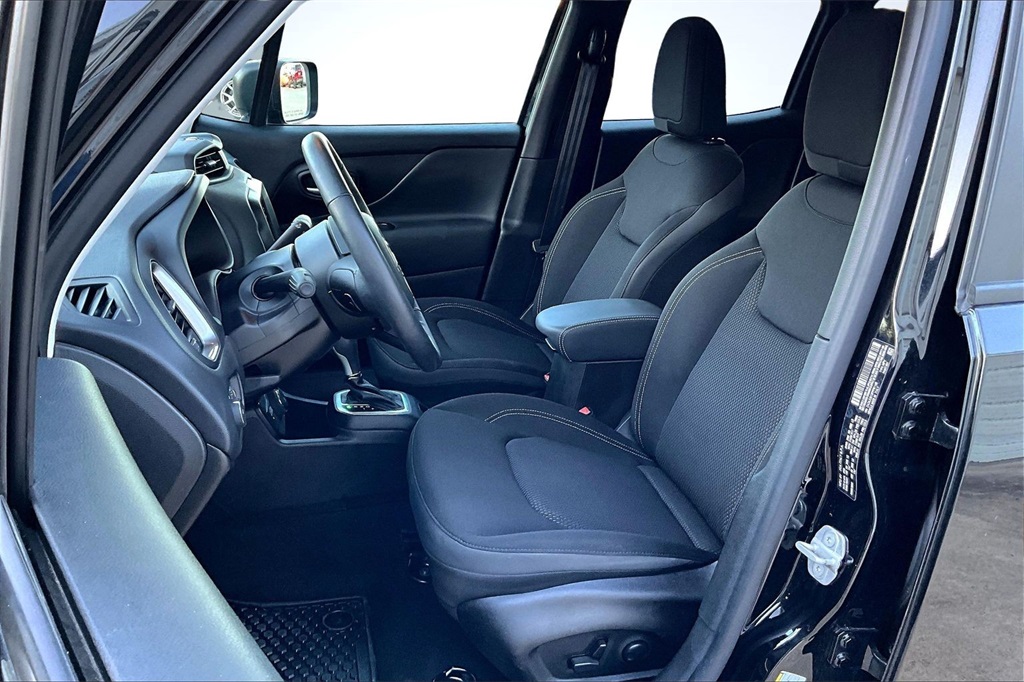 2023 Jeep Renegade Latitude Black at Victoria Chrysler Dodge Jeep Ram