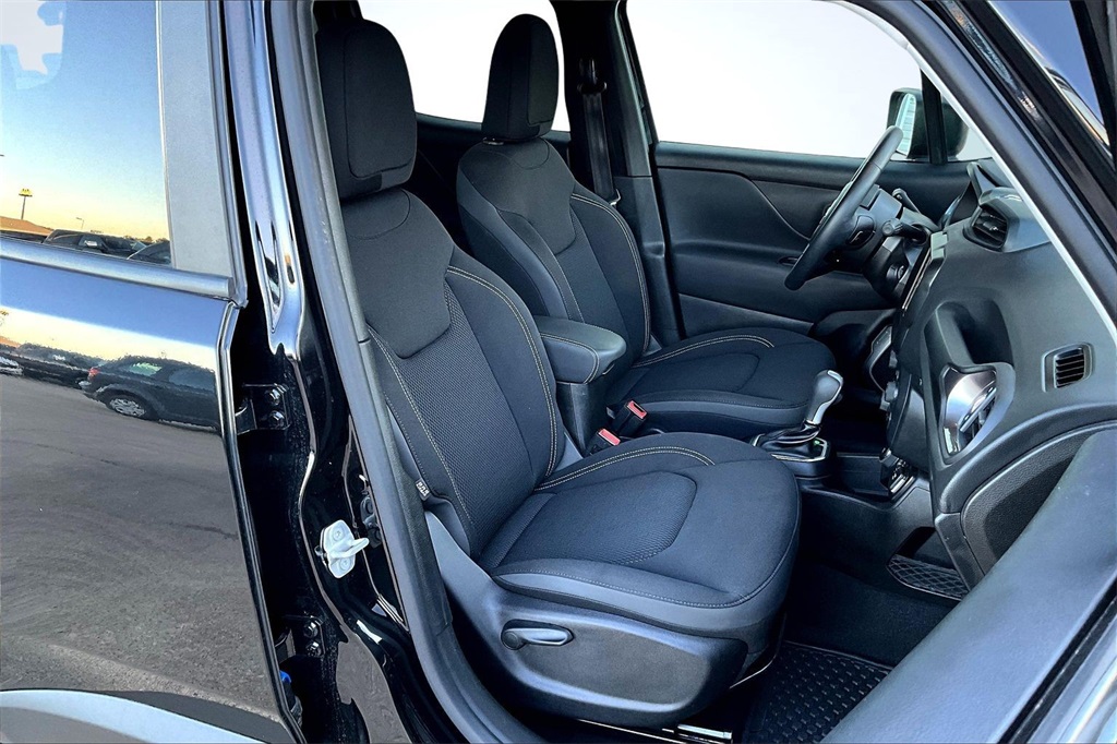 2023 Jeep Renegade Latitude Black at Victoria Chrysler Dodge Jeep Ram