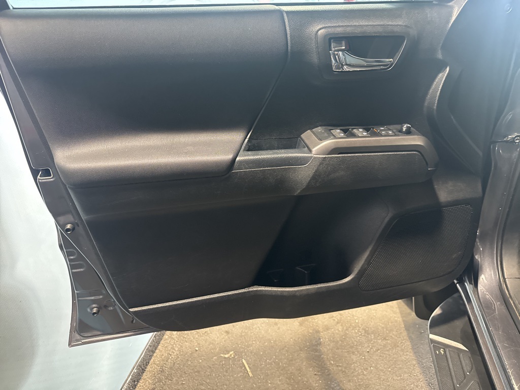 Thumbnail: 2021 Toyota Tacoma - 32