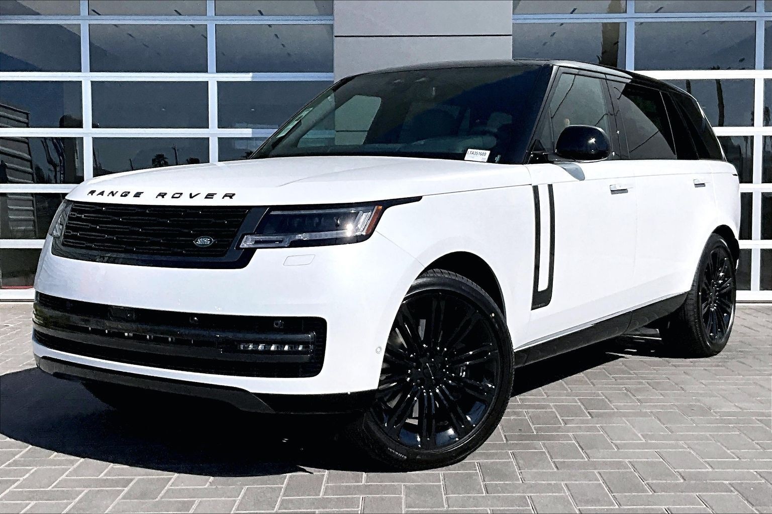 2026 Land Rover Range Rover P530 Autobiography LWB AWD