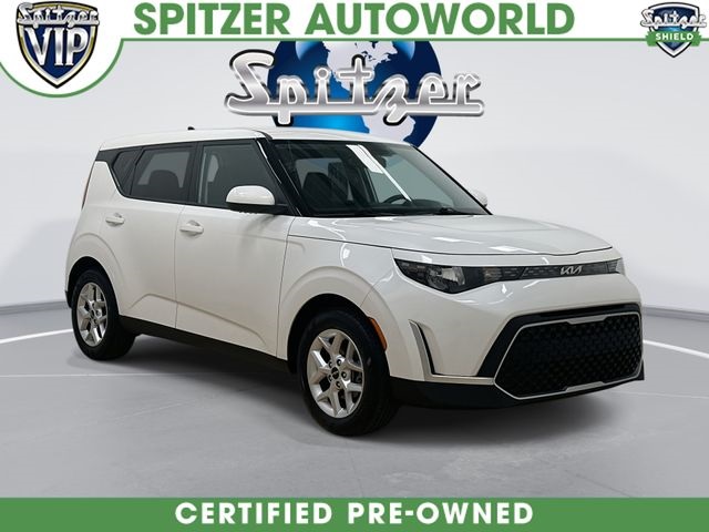 Snow White Pearl 2023 Kia Soul SUV / Crossover Front-Wheel Drive Continuously Variable Transmission